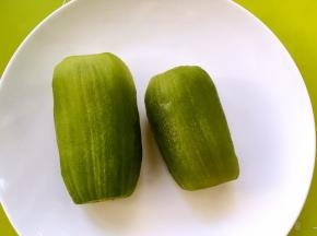 奇异果去皮备用