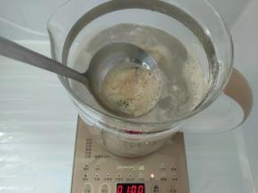 待煮开后用勺子把浮泡捞掉。