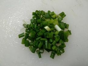 葱切葱花。