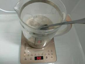 放入排骨焯一下，去除血水洗净。