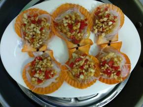 冷水入锅，水开上汽后大火蒸10分钟。