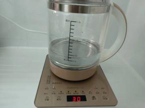 九阳养生壶注入适量清水，选开水功能。
