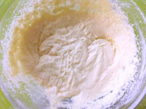 加入清水，搅拌均匀