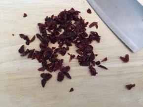 蔓越莓切成小块