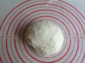 再继续和成光滑的面团，在室温下发酵2倍大