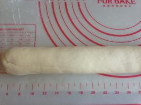 切成均等的7份，切口没有大的气泡，就证明你的面团已经揉好了