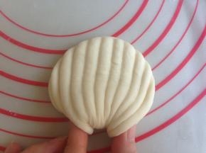 捏住两端，向内捏合