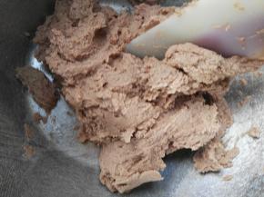 用大号硅胶刮刀搅拌均匀