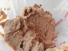 将面糊装入裱花袋