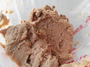 将面糊装入裱花袋