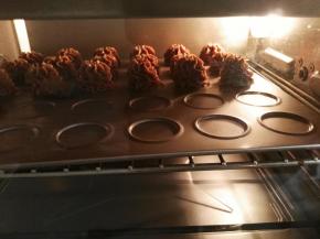 200第预热烤箱后将装有曲奇的烤盘放入烤箱，125度，40~50分钟