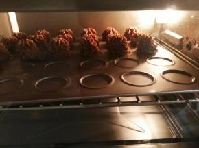 200第预热烤箱后将装有曲奇的烤盘放入烤箱，125度，40~50分钟