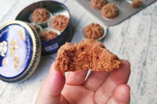 咬一口，很酥松，口感丰富，入口即化，相当好吃哦