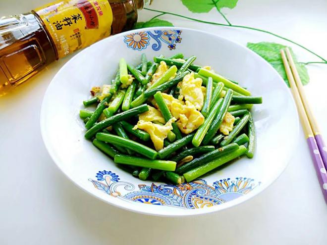蒜苔炒鸡蛋