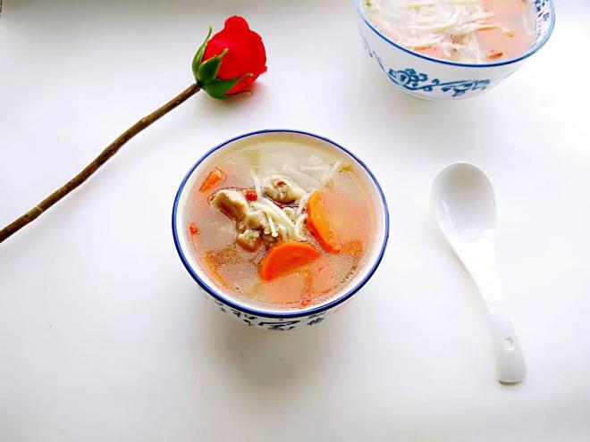 金针菇胡萝卜排骨汤
