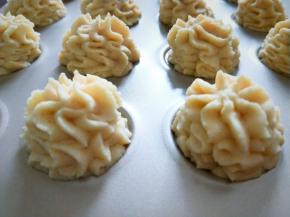 烤箱预热125度，烤箱中层烤50分钟，烤完花纹还是很挺立的。