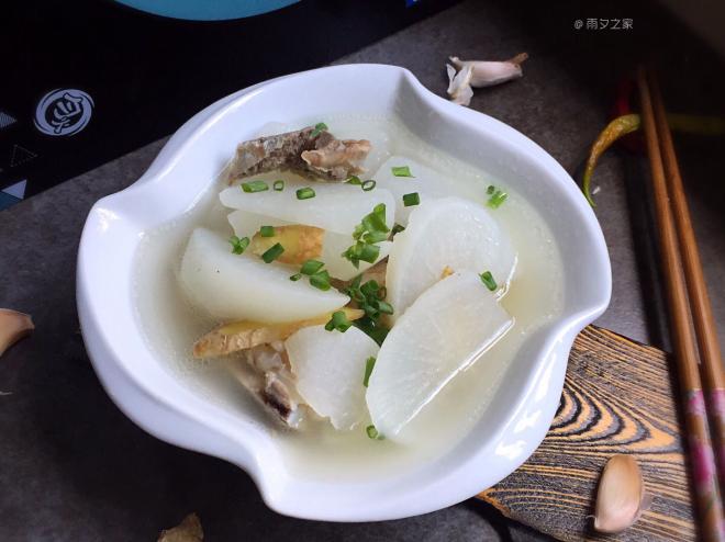 秋燥，就干了这碗汤--萝卜骨头汤