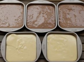 就这样做个素色的蛋糕吧。烤箱预热150度，25分钟.