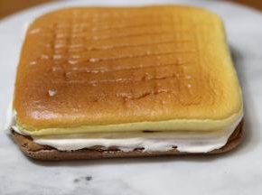 像这样分色夹层。「我没有夹水果，因为5层已经更高了……」