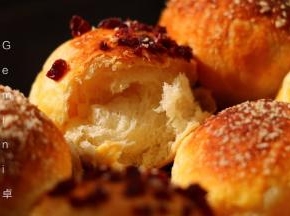 超级松软柔软的百香果酱香小餐包。