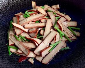 翻炒均匀即可开吃，真的很好吃