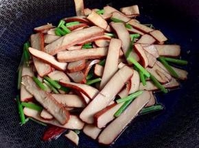 翻炒均匀即可开吃，真的很好吃