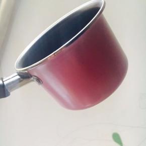 选用这种不沾的小锅加热是最好的.