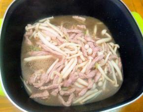 加盐，酱油调味。