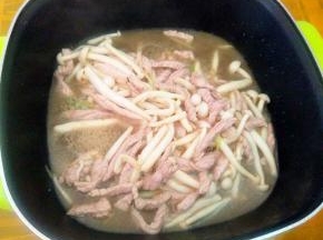 加盐，酱油调味。