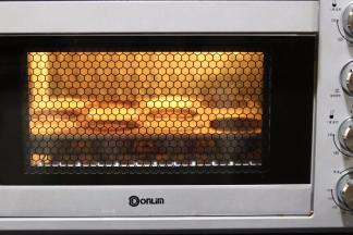 烤箱温度有偏差，多观察上色状态，适当调整。