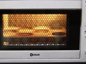 烤箱温度有偏差，多观察上色状态，适当调整。