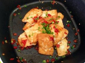 再加入葱叶即可