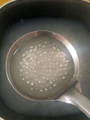 煮至中间剩一点白心，关火，闷个十分钟。