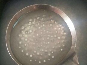 煮至中间剩一点白心，关火，闷个十分钟。