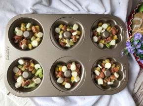 上面撒上奶酪碎。