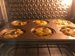 取出摆上芝士片，再次加热一分钟。