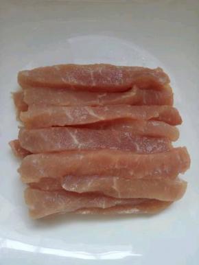 切成两厘米厚的条状。