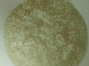 大米洗干净，放入BB锅中