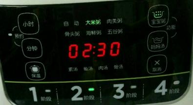 让它慢慢的熬，这样的小粥才会香