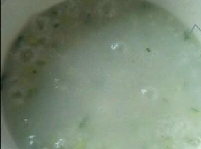熬大米粥软糯即可