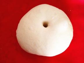 室温下密封发酵，发至原来2倍大，