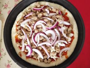 洋葱切丝，撒在上面，