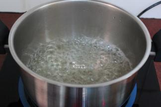 中火煮沸；PS：不能再搅拌了