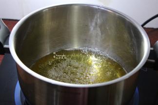 熬煮40-50分钟即可，颜色变金黄色即可