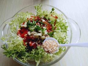 加入一勺熟白芝麻。