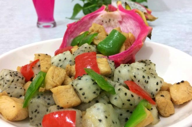 鸡肉炒火龙果
