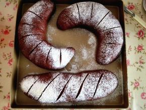 16.	等一会儿，表面略干，用刀割出你喜欢的口吧，