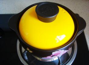 关火利用余温焖五分钟即可。