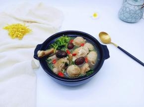 装入砂锅中，撒上即可枸杞点缀(^_^)