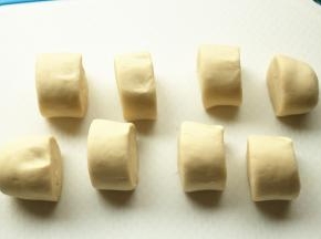 切成8份，总共可以做16个刀切馒头。